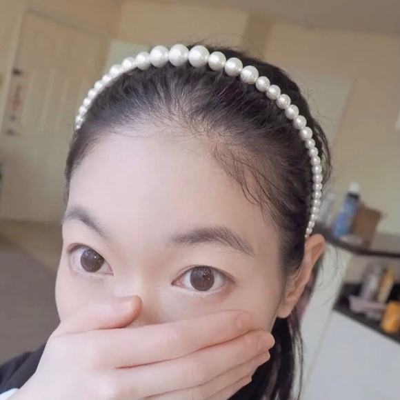 Faux pearl hair hoop - Picture 2 of 2